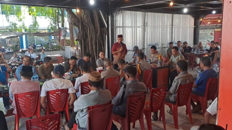 Kapolda Sulawesi Utara (Sulut) Irjen Pol Yudhiawan bersilaturahmi dengan para aktivis, LSM, tokoh masyarakat serta tokoh agama Kota Bitung, pada Jumat (26/1/2024) pagi. Silaturahmi sambil ngopi bareng ini digelar di Gem Cafe, Kota Bitung. Turut dihadiri beberapa Pejabat Utama Polda Sulut, Kapolres Bitung, Sekretaris FKUB Kota Bitung, Anggota DPRD Kota Bitung serta elemen masyarakat.