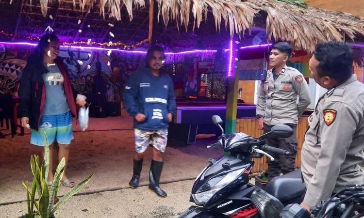 Polsek Pulau Bunaken Polresta Manado terus meningkatkan keamanan di wilayah hukumnya melalui pelaksanaan kegiatan patroli rutin. Pada hari ini, petugas kepolisian dari Polsek Pulau Bunaken melaksanakan Giat Patroli Rutin di seluruh Kepulauan Bunaken, Jumat (26/1/2024).