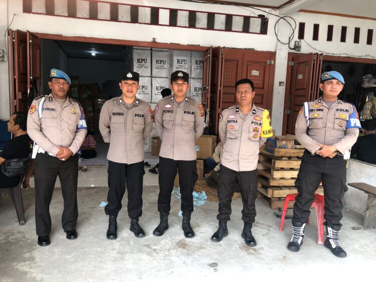 Personil Polres Samosir berupaya menjaga situasi kondusif di wilayah Kabupaten Samosir dengan melaksanakan kegiatan patroli Darat dan air pada hari Sabtu tanggal 27 Januari 2024.