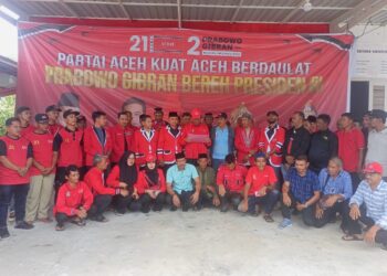 Jajaran pengurus Partai Aceh (PA) dan Komite Peralihan Aceh (KPA) Wilayah Nagan Raya provinsi Aceh, Minggu (28/01/24) melakukan deklarasi dukungan terhadap pasangan calon presiden Prabowo Subianto dan Calon Wakil Presiden Gibran Rakabuming Raka.