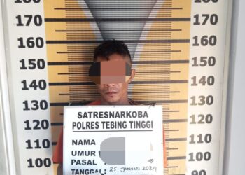 Terduga pengedar sabu berinisial J yang telah diamankan Satnarkoba Polres Tebingtinggi, Selasa (23/1/2024), (Foto dok / Humas Polres Tebingtinggi)