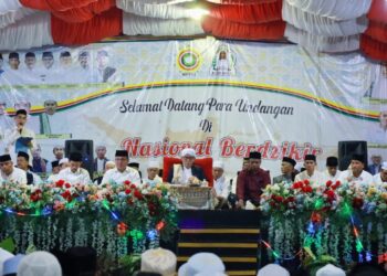 Penjabat Bupati Aceh Barat Drs Mahdi Efendi beserta unsur Forkopimda menggelar Zikir dan doa bersama dalam rangka pelaksanaan pemilu damai tahun 2024 yang dilaksanakan di jalan nasional bundaran Simpang Pelor, Kota Meulaboh, Minggu (28/01/2024