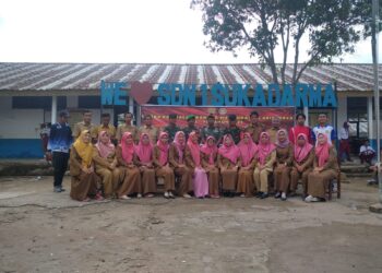 Kodim 0402/OKI menggelar perlombaan Peraturan baris berbaris (PBB) antara siswa dan siswi dalam rangka memeriahkan Hari Ulang Tahun (HUT) Kodam II/Sriwijaya ke 78 yang bertempat di SDN 1 Sukadarma desa Sukadarma Kecamatan Jejawi Kabupaten Ogan Komering Ilir, Senin (29/01/2024).