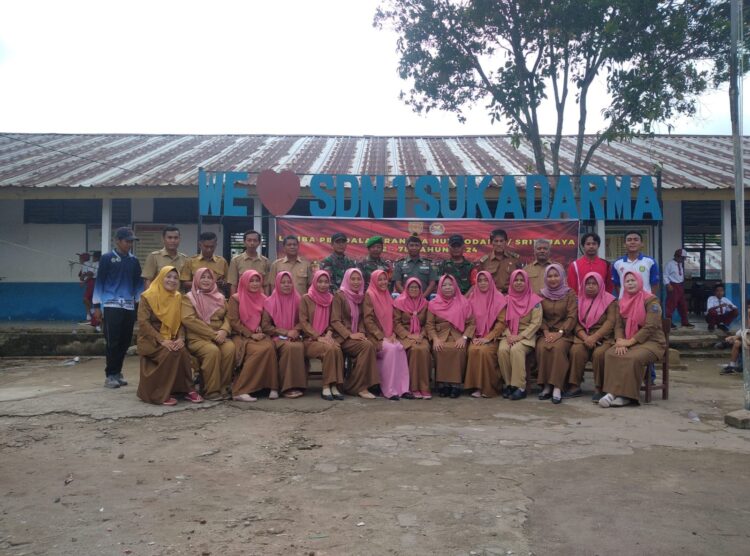 Kodim 0402/OKI menggelar perlombaan Peraturan baris berbaris (PBB) antara siswa dan siswi dalam rangka memeriahkan Hari Ulang Tahun (HUT) Kodam II/Sriwijaya ke 78 yang bertempat di SDN 1 Sukadarma desa Sukadarma Kecamatan Jejawi Kabupaten Ogan Komering Ilir, Senin (29/01/2024).