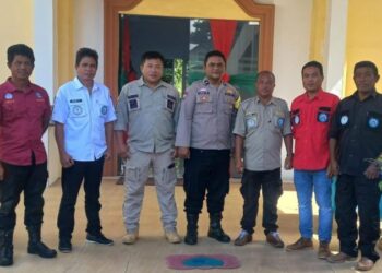 Personel Polresta Manado turut serta dalam menjaga keamanan ibadah Minggu di gereja-gereja yang berada dalam wilayah hukum Polresta Manado pada hari Minggu (28/1/2024).