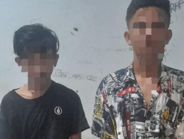 Tim BRAVO dari Polresta Manado berhasil melakukan operasi yang sukses dalam mengamankan dua pelaku kasus pencurian di Trillions Vape Store. Kejadian ini bermula pada tanggal 29 Desember 2024, pukul 03.00 WITA, di Kelurahan Teling Bawah, Kecamatan Wanea, Senin (29/1/2024) pukul 02.00 WITA.