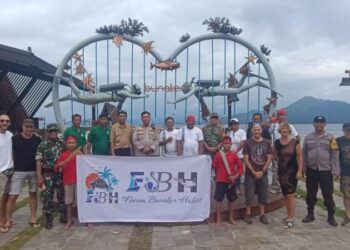 Polsek Pulau Bunaken secara resmi melaksanakan operasi pengamanan pada acara Tulude atau Kunci Tahun 2024 yang diselenggarakan oleh pihak gereja di Bunaken Kepulauan. Kegiatan ini, yang juga melibatkan tarian tradisional Cakalele, diadakan oleh Forum Bunaken Hebat (FBH) di Kelurahan Bunaken, Kecamatan Bunaken Kepulauan, Minggu (28/1/2024).
