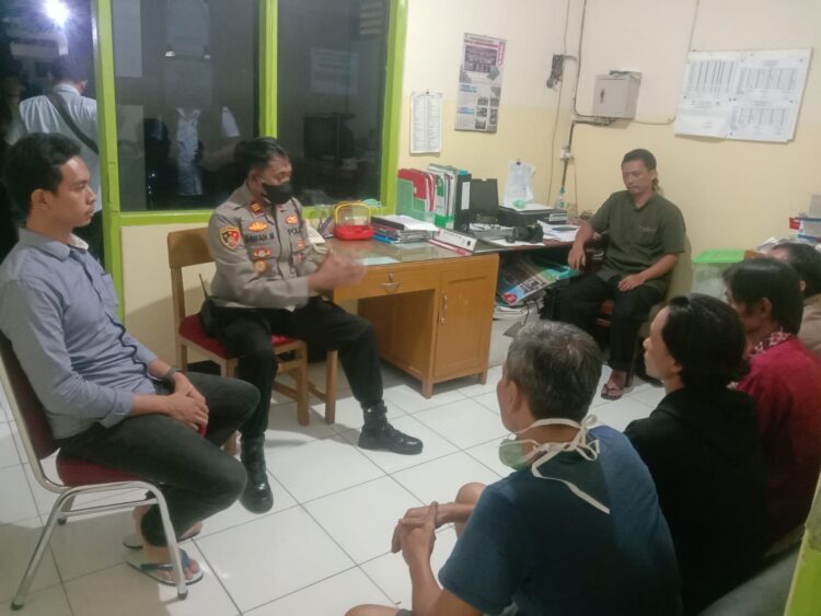 Identitas mayat pria yang ditemukan di saluran irigasi sekunder Kelurahan Karangsentul, Kecamatan Padamara, Kabupaten Purbalingga akhirnya terungkap. Hal tersebut disampaikan oleh Kapolsek Padamara AKP Ihwan Ma'ruf, S.H., M.H., Senin (29/1/2024) malam.