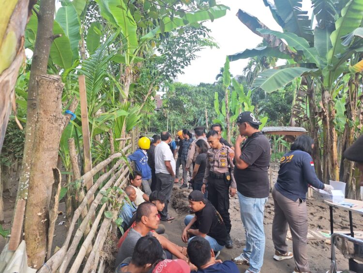 AMANKAN: Satgas Gakkum Narkoba Polda Sumut mengamankan 15 orang dari tempat penjualan narkotika serta perjudian di Jalan PDAM, Kelurahan Sunggal, Kecamatan Medan Sunggal, Senin (29/1/2024). (Foto Dok/ Polda Sumut)