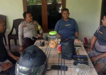 Bhabinkamtibmas Polsek Mapanget, Aiptu R. Bandola bersama Ka.Spk Plug C. Aiptu Y. Tangke, berhasil menyelesaikan kegiatan Problem Solving (PS) di Mako Polsek Mapanget. Kegiatan ini dilakukan sebagai tanggapan terhadap permasalahan keributan yang melibatkan seorang lelaki di rumah Perum GPI Kel.Kima, Lk.III, Kec.Mapanget, Kota Manado, Senin (29/1/2024).