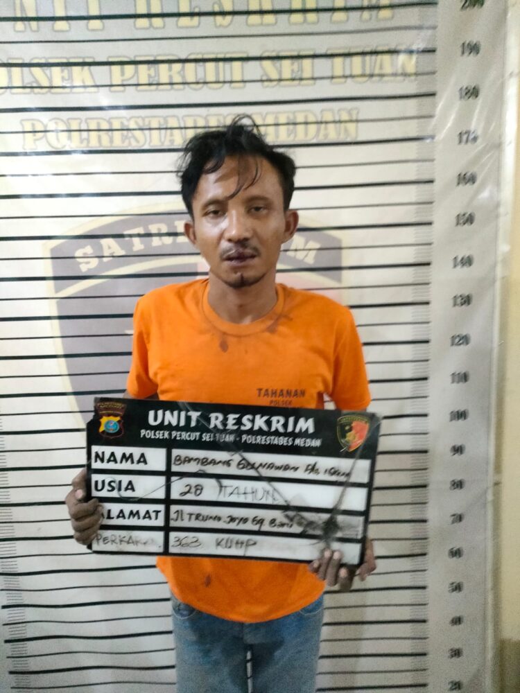 NB: Bambang Gunawan


DIAMANKAN: Pelaku curanmor berinisial BG diamankan di Polsek Percut Sei Tuan, Selasa (30/1/2024).(Foto Dok/Polsek)