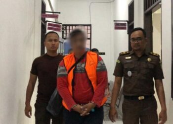 Kejaksaan Negeri Gunungsitoli menahan inisial ITBD selaku konsultan pengawas (Wakil direktur l CV.CKA) atas dugaan Penyimpangan Pembangunan Jalan Desa Strategis dari Belakang Kantor Sahbandar Sirombu (Sifadaya) menuju lokasi Surfing Desa Sirombu Kecamatan Sirombu yang dikelola oleh Dinas Perhubungan Kabupaten Nias Barat Tahun Anggaran 2020