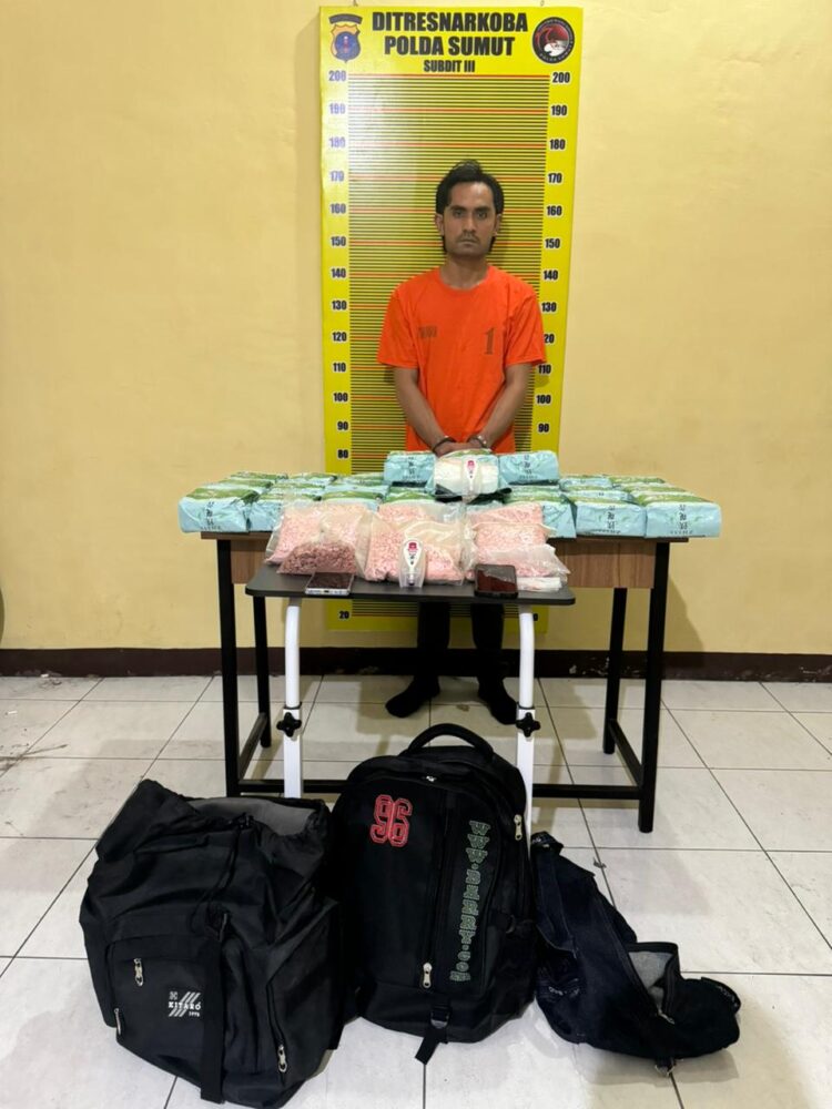 DIAMANKAN: "Raja" narkoba FRLG (35) diamankan dengan barang bukti di Jalan Flamboyan Raya, Kelurahan Tanjung Sari, Kecamatan Medan Selayang, Senin (29/1/2024). (Foto Dok/ Polda Sumut)