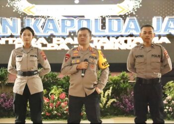 Kapolda Jateng Irjen Pol Ahmad Luthfi saat memberikan arahan kepada para Bintara dan Tamtama Baru Lulusan Gelombang II TA 2023 di Gedung Serbaguna Akpol pada Kamis, (11/1/2024) pagi.