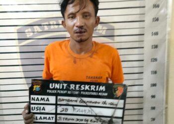 NB: Bambang Gunawan


DIAMANKAN: Pelaku curanmor berinisial BG diamankan di Polsek Percut Sei Tuan, Selasa (30/1/2024).(Foto Dok/Polsek)