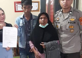Personel Polsek Tuminting, Briptu Putra Pakaja, berhasil menyelesaikan kasus masuk tanpa izin ke dalam rumah yang terjadi pada Senin, 29 Januari 2024, pukul 02.30 WITA di Kelurahan Tumumpa Dua, Kecamatan Tuminting, Kota Manado