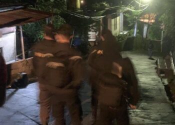 Jajaran Polresta Manado memberikan respons cepat terhadap laporan kejadian penganiayaan dan pengancaman terhadap seorang perempuan di Kelurahan Perkamil, Kecamatan Paal Dua. Laporan tersebut diterima melalui Call Centre 112/110 pada pukul 03.09 WITA, Rabu (31/1/2024).
