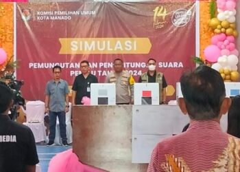 Wakapolresta Manado, AKBP Faisol Wahyudi, aktif menghadiri kegiatan simulasi pemungutan dan penghitungan suara Pemilu 2024 yang diselenggarakan di Aula Kantor Kelurahan Tongkaina, Kecamatan Bunaken