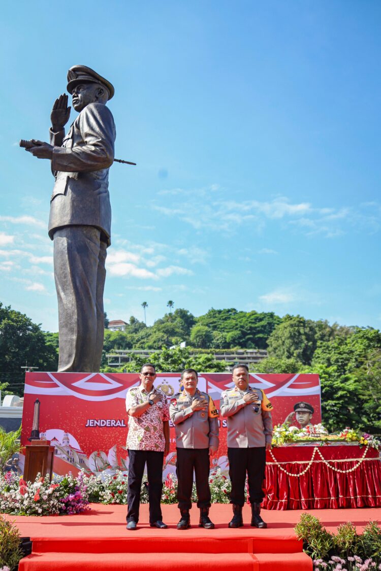 Peresmian monumen itu dipimpin langsung oleh Kapolda Jateng Irjen Pol Ahmad Luthfi didampingi Waka Polda Brigjen Agus Suryo Nugroho dan turut dihadiri seluruh PJU Polda Jateng serta para Kapolres jajaran. Jumat, (2/2/2024) pagi.