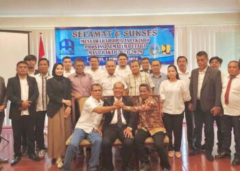 Musyawarah DPP Aspekindo Sumut memilih Drs Hendron Sinaga (duduk tengah) sebagai ketua umum periode 2024 - 2029, kemarin.