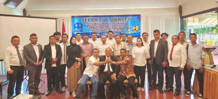 Musyawarah DPP Aspekindo Sumut memilih Drs Hendron Sinaga (duduk tengah) sebagai ketua umum periode 2024 - 2029, kemarin.