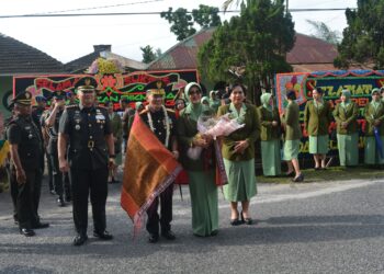 Pangdam I/BB Mayjen TNI Mochammad Hasan menutup Pendidikan Pertama Bintara TNI AD TA 2023 sekaligus pelantikan 141 prajurit yang telah menyelesaikan pendidikan di Lapangan Jenderal Sudirman Rindam I/BB Pematangsiantar, Senin (29/1/2024).