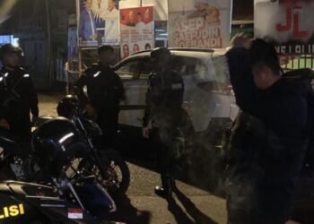 Petugas Samapta Polresta Manado gencar melaksanakan patroli di Sindulang 1, Kecamatan Tuminting, guna mengantisipasi potensi keributan dan memastikan situasi tetap aman terkendali. Patroli yang dilakukan secara intensif ini merupakan bagian dari upaya kepolisian untuk menjaga ketertiban dan keamanan di wilayah tersebut, Kamis (1/2/2024).