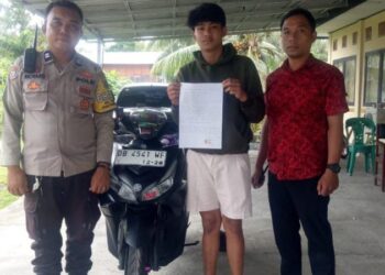 Anggota Bhabinkamtibmas Polsek Mapanget AIPTU R.Bandola dan Kepala Satuan Patroli Kendaraan (Ka.Spk Plug) C. AIPTU Y. Tangke, secara bersama-sama melaksanakan kegiatan Problem Solving (PS) di Mapolsek Mapanget.