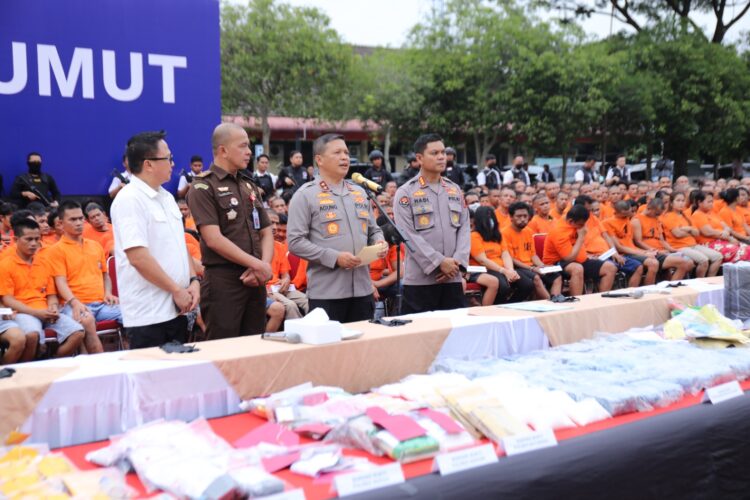 PAPARAN: Kapolda Sumut, Irjen Pol Agung Setya Imam Effendi memberi paparan terkait pengungkapan narkoba beberapa waktu lalu. (Foto Dok/ Polda Sumut)