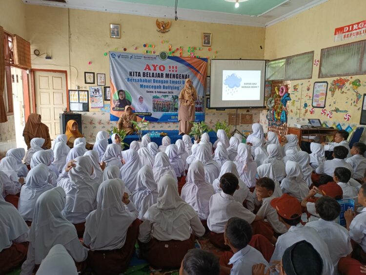 SD Pagedangan 02 Kec. Adiwerna Kab. Tegal, mengikutkan para Siswa seminar dengan tema Ayo kita belajar mengenal bersahabat dengan emosi untuk mencegah Bullying. Kegiatan seminar yang diadakan pagi ini diikuti 160 siswa siswi kelas 3,4,5 dan 6.