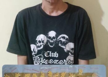 Pukul 14.30 WITA, tim berhasil mengamankan seorang pria bernama RG di lokasi tersebut. Dalam penggeledahan yang dilakukan, tim menemukan sebanyak 1400 tablet obat keras Trihexiphenidyl yang disimpan dalam 140 pelastik klip berwarna hitam.