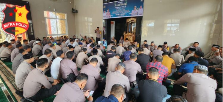 Polres Gowa menggelar peringatan Isra Mi’raj Nabi Muhammad SAW 1445 H/2024 M dengan tema “Hikmah Isra Mikraj Menanamkan Moral Dalam Mewujudkan Polri Presisi Siap Mengawal Pemilu Damai”. Acara berlangsung di Masjid Al Ghaffar Polres Gowa, Kamis (08/02/2024) pagi