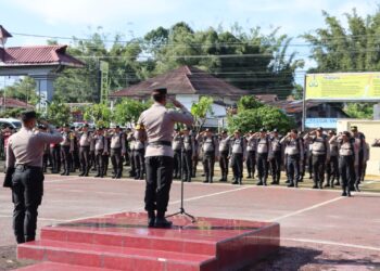 Kapolres Dairi AKBP Agus Bahari, P.A., SIK, SH, M.Si memipin pelaksanaan Apel Pergeseran Pasukan Personil Polres Dairi Dalam Rangka Pengamanan Tempat Pemungutan Suara (TPS) Pemilu 2024 di Wilkum Polres Dairi