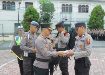 Pelaksanaan Apel Pergeseran Pasukan Operasi Mantap Brata Toba 2023 - 2024, yang dipimpin oleh Kapolres Samosir, AKBP Yogie Hardiman, S.H., S.I.K., M.H. Senin (12/02/2024).