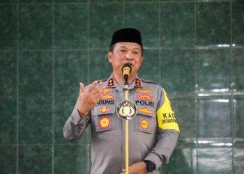 BERI SAMBUTAN: Kapolda Sumut, Irjen Pol Agung Setya Imam Effendi memberi sambutan pada Khatmil Al Qur'an dalam rangka memperingati Isra Miraj di Masjid Al Hidayah Mapoldasu, Senin (12/2/2024). (Foto Dok/ Polda Sumut)