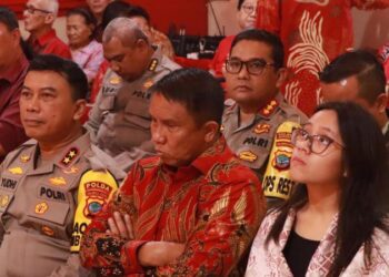 Kapolresta Manado, Kombes Pol Julianto Sirait, turut serta dalam kegiatan Syukuran Tahun Baru Imlek 2575 Kongzili di Klenteng Kong Zi Miao Manado pada hari Minggu, (11/2/2024) pukul 10.30 WITA.