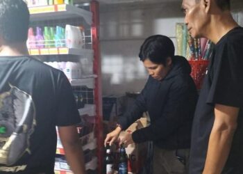 Polsek Tikala melakukan operasi tegas terhadap penjualan minuman keras tanpa izin di wilayah Kecamatan Paal Dua dan Tikala. Dalam giat operasi tersebut, beberapa warung dan kios warga menjadi sasaran pemeriksaan intensif, Sabtu (10/2/2024)