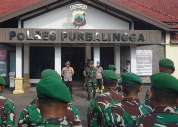 Penyerahan personel oleh Dandim 0702 PurbaIingga Letkol Inf Dipo Sabungan Lumban Gaol kepada Kapolres Purbalingga AKBP Hendra Irawan. Selanjutnya personel TNI dari Korem Wijayakusuma, Kodim Purbalingga, Batalyon 406 dan Lanud JB Soedirman berada di Bawah Kendali Operasi (BKO) Polres Purbalingga.