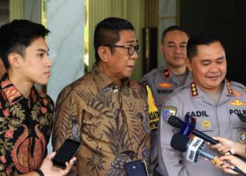 Advokat Henry Yosodiningrat bertemu dengan Kabaharkam Polri Komjen Pol Fadil Imran untuk meminta klarifikasi terkait ucapannya yang menyebut Polri tidak netral di Pemilu 2024.