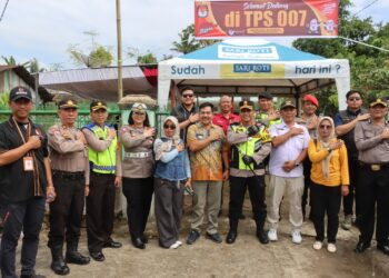 Kapolres Pematangsiantar AKBP Yogen Heroes Baruno SH, SIK laksanakan pengecekan dan monitoring pelaksanaan pengamanan Tempat Pemungutan Suara (TPS) Pemilu Tahun 2024, Rabu, 14 Februari 2024 pagi pukul 09:30 Wib.