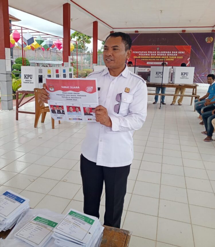 Kalapas Kelas IIB Kayu Agung Jepri Ginting di sela-sela penghitungan suara, Rabu (14/2/24).