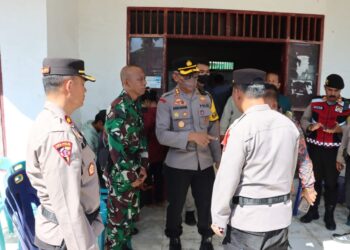 Kapolres Dairi AKBP Agus Bahari, P.A., SIK, SH, M.Si melakukan pengecekan Pengamanan dan Gudang Logistik Pemilu 2024 PPK Kecamatan pasca tahapan Rapat Pleno Rekapitulasi Perhitungan Surat Suara di PPK Pemilu 2024.
