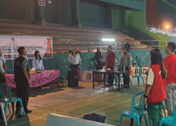 Personel Polsek Mapanget melakukan pengamanan dalam acara pembukaan Rapat Pleno Rekapitulasi Hasil Penghitungan Perolehan Suara Pemilu 2024 Tingkat Kecamatan Mapanget. Acara tersebut dilaksanakan di Gedung GOR Arie Lasut, yang terletak di Kelurahan Kairagi Dua Lingkungan V, Kecamatan Mapanget, Kota Manado, Sabtu (17/2/2024).