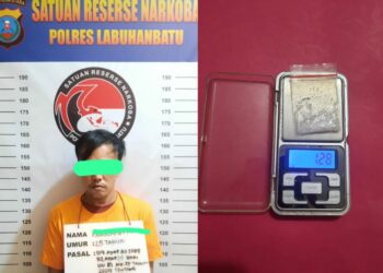 Pelaku SAR alias BUDI yang diduga sebagai penjual narkotika jenis sabu. Selanjutnya, dilakukan penggeledahan di sekitar TKP dan ditemukan barang bukti berupa 1 bungkus plastik klip transparan yang diduga berisi narkotika jenis sabu seberat 1,28 gram/bruto. Berdasarkan pengakuan SAR alias BUDI, barang tersebut adalah miliknya.