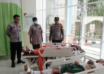 Lima orang pekerja tersengat listrik saat memasang tiang untuk kabel seluler di Desa Kajongan RT 2 RW 6, Kecamatan Bojongsari, Kabupaten Purbalingga, Minggu (18/2/2024) siang.
