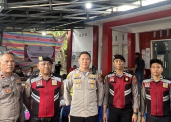 Salah satu titik yang menjadi fokus adalah Kantor Kecamatan Singkil, dimana kegiatan pleno tengah berlangsung dalam rangka pentingnya proses administratif, Selasa (20/2/2024).