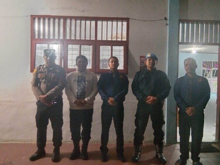 Aiptu Martin Aritonang, Perwira Pengendali Polres Samosir, bersama Piket Fungsi Polres Samosir, telah melaksanakan Patroli Blue Light ke lokasi Objek Vital Pemilu 2024 di Kabupaten Samosir yang berakhir hingga dini hari 21 Februari 2024.
