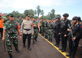 Pengecekan kesiapan personel pengamanan kedatangan Presiden RI dilaksanakan dalam sebuah apel yang dilaksanakan di Lapangan Lanudal Manado, Kamis (22/2/2024) pagi, dihadiri oleh Kapolda Sulut Irjen Pol Yudhiawan, Pangdam XIII/Merdeka Mayjen TNI Legowo W. R. Jatmiko, Danlanudsri Marsma TNI Ramot C. P. Sinaga dan Danlantamal Laksma TNI Nouldy J. Tangka.