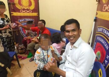 Diruangan Sat Tahti Polres Samosir menjadi lokasi perayaan ulang tahun salah satu anak dari tahanan Polres Samosir. Perayaan tersebut dilaksanakan pada hari Rabu Sore, 21 Februari 2024, sekitar pukul 16:00 Wib.