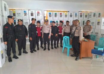 Satuan Samapta (Sat Samapta) Polres Dairi Bersama Sat Brimob Polda Sumut melaksanakan kegiatan patroli bersama, bertempat di Kantor Komisi Pemilihan Umum (KPU) dan Gudang Logistik Pemilu serta di PPK kecamatan. Jumat (23/02/2024).